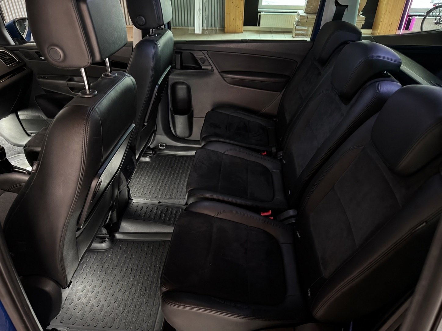 Vozidlo #10184 - Volkswagen Sharan Highline 4Motion 27