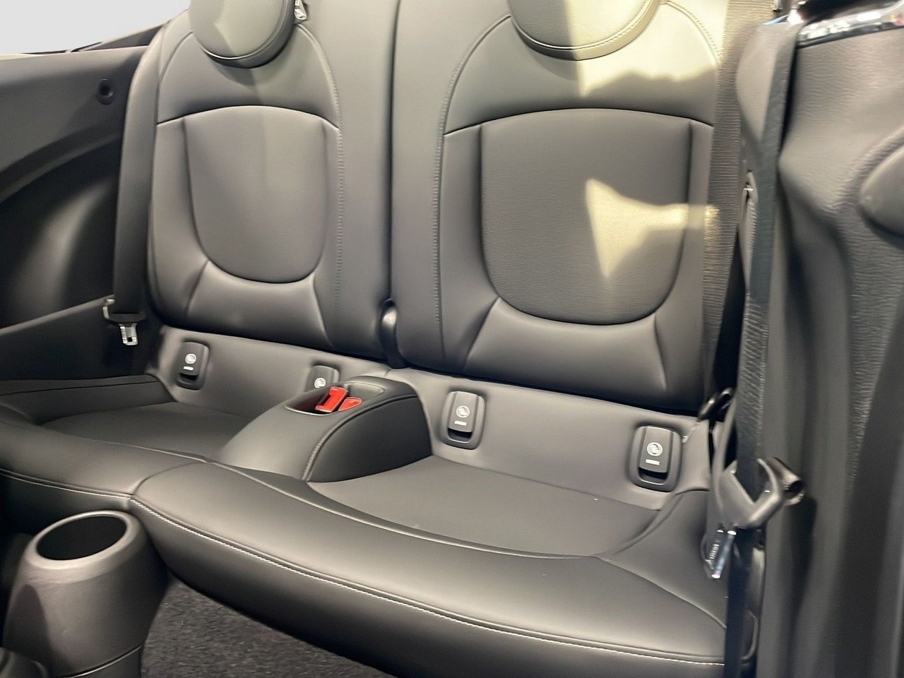 Vehicle #10179 - MINI MINI One Cabrio 16