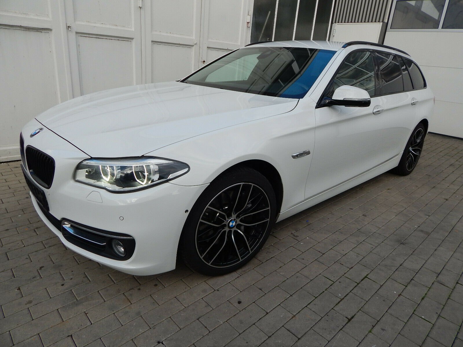BMW 5 Series  530d xDrive Touring Luxury Line