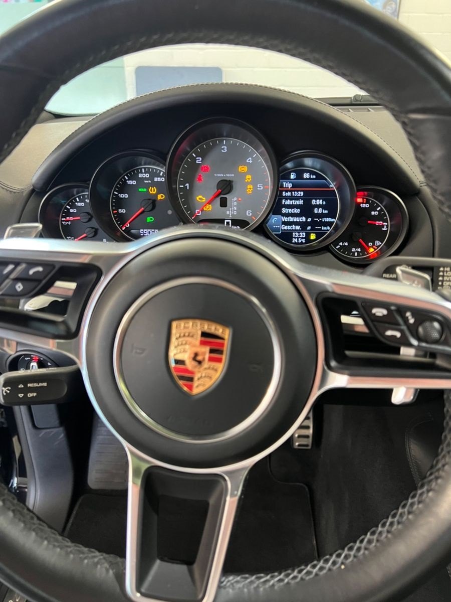 Pojazd #10188 - Porsche Cayenne S Platinum Edition 14